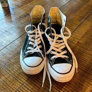 Women’s size 7 high top black converse all stars